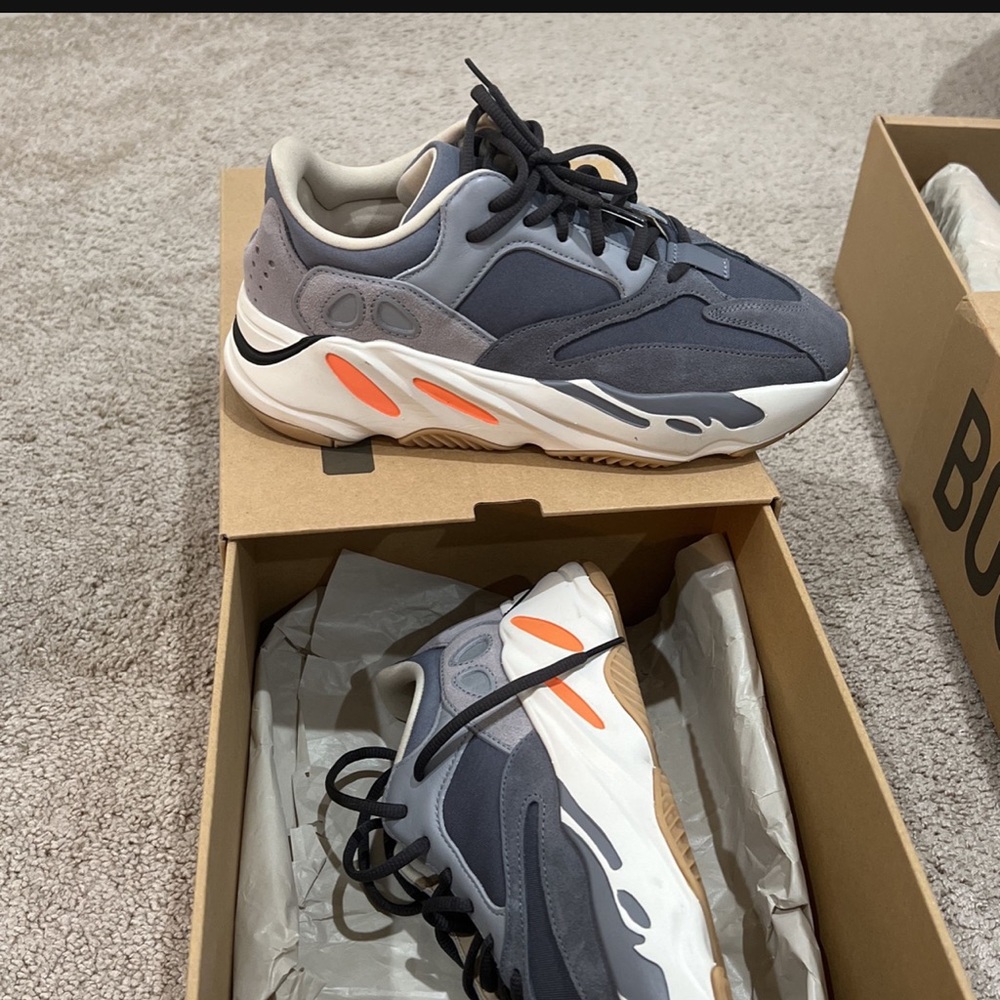 Yeezy boost 700
